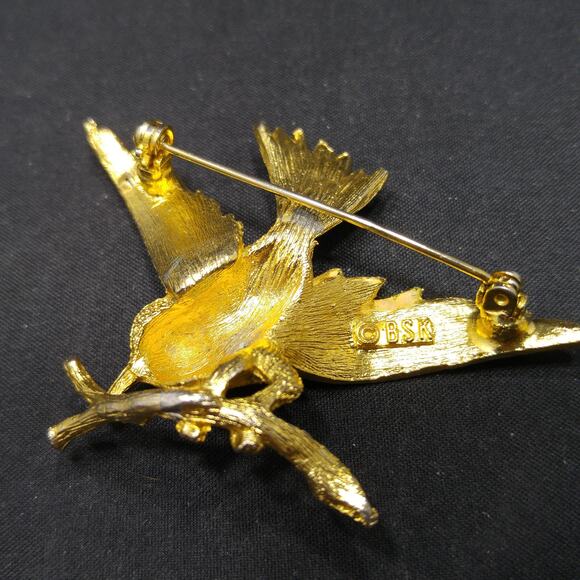 Vintage B.S.K. Bird Brooch, Red Rhinestone Eye, 1960s Jewelry - Picture 9 of 10